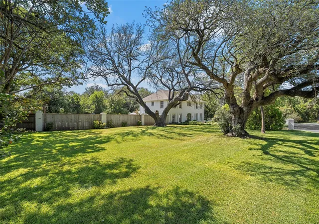 Photo 3 of Single family home for sale at 6710 Fish Pond Rd, Waco, TX 76710 | MLS# 21327273 | Listing updated on 2026-07-14