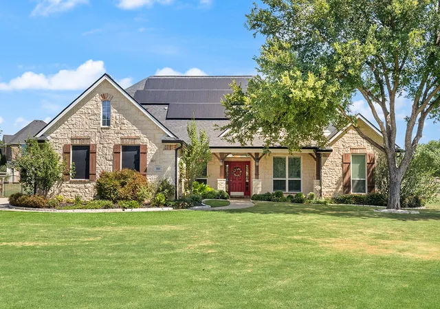 Photo 1 of Sale Pending at 8101 Oak Creek Ln, Denton, TX 76208 | MLS# 21329112 | Listing updated on 2026-08-17
