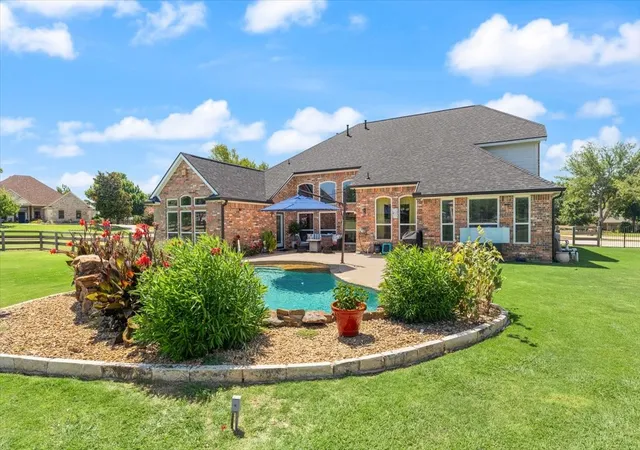 Photo 3 of Sale Pending at 8101 Oak Creek Ln, Denton, TX 76208 | MLS# 21329112 | Listing updated on 2026-08-17