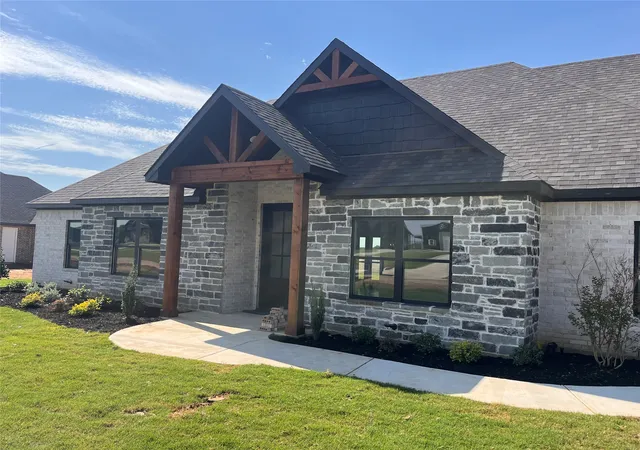 Photo 2 of Single family home for sale at 1404 Dixie Estates Wy, Whitesboro, TX 76273 | MLS# 21329926 | Listing updated on 2026-07-14
