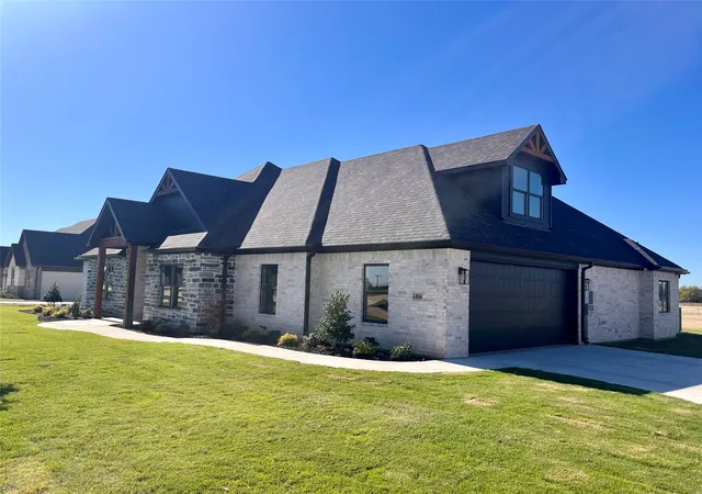 Photo 3 of Single family home for sale at 1404 Dixie Estates Wy, Whitesboro, TX 76273 | MLS# 21329926 | Listing updated on 2026-07-14
