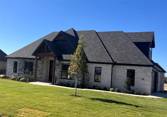 Photo 3 of Single family home for sale at 1404 Dixie Estates Wy, Whitesboro, TX 76273 | MLS# 21329926 | Listing updated on 2026-10-06