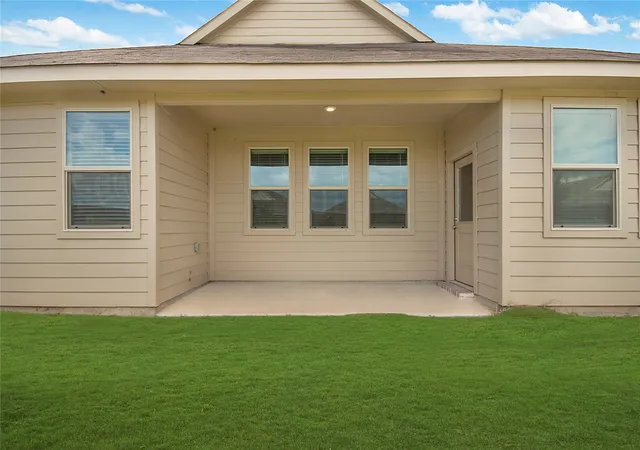 Photo 3 of Single family home for sale at 8012 Lindheimer Ln, Mc Kinney, TX 75071 | MLS# 21327710 | Listing updated on 2026-08-30