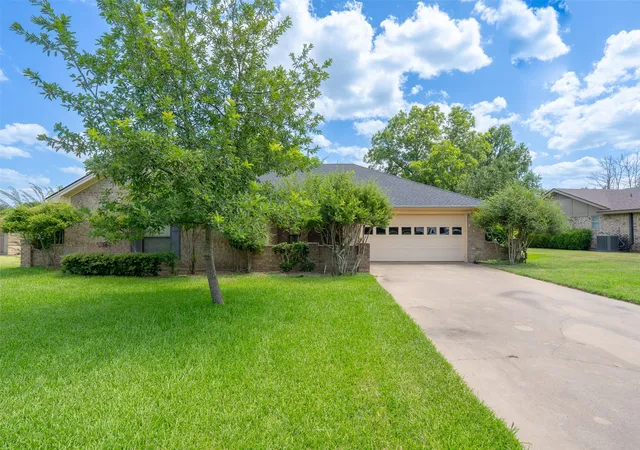 2nd image of 1501 Westhill Ter, Cleburne, TX 76033 | MLS# 21328868