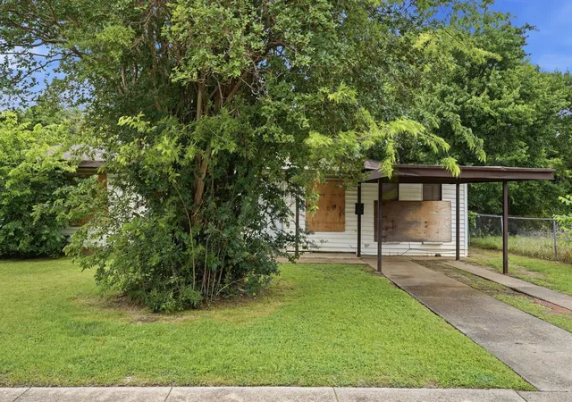 1st image of 3408 S Hughes Ave, Fort Worth, TX 76119 | MLS# 21262314