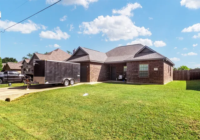 Photo 3 of Single family home for sale at 591 E Eubank St, Mabank, TX 75147 | MLS# 21330010 | Listing updated on 2026-08-22