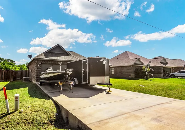 Photo 3 of Single family home for sale at 591 E Eubank St, Mabank, TX 75147 | MLS# 21330010 | Listing updated on 2026-08-22
