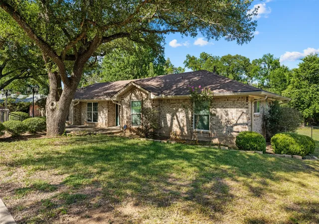 Photo 3 of Single family home for sale at 708 Fonville Dr, Marlin, TX 76661 | MLS# 21328273 | Listing updated on 2026-08-22