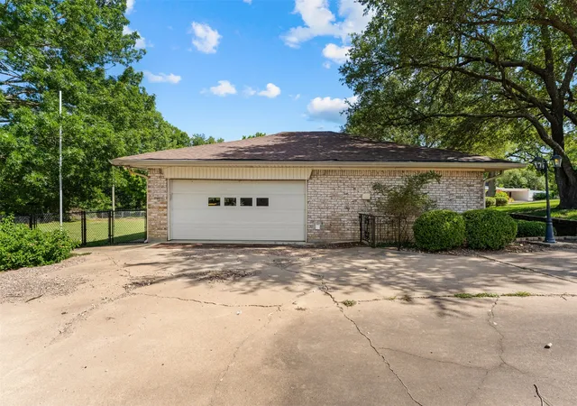 Photo 4 of Single family home for sale at 708 Fonville Dr, Marlin, TX 76661 | MLS# 21328273 | Listing updated on 2026-08-22