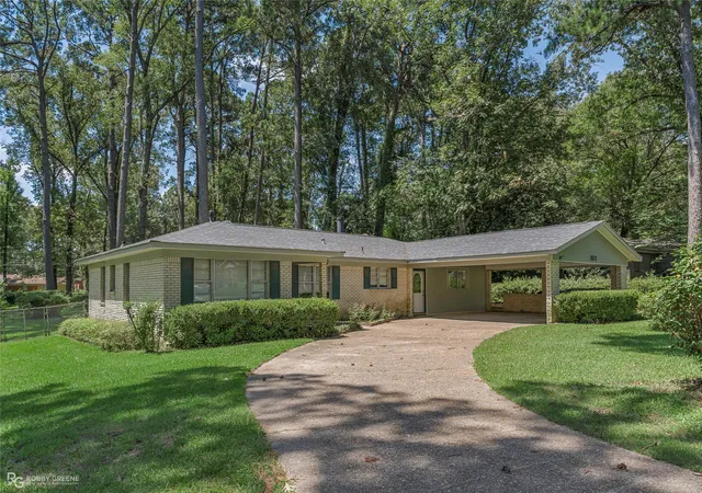 Photo 2 of Single family home for sale at 807 Francais Dr, Shreveport, LA 71118 | MLS# 21330104 | Listing updated on 2026-08-30