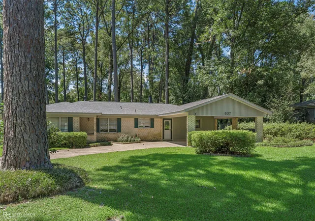 Photo 3 of Single family home for sale at 807 Francais Dr, Shreveport, LA 71118 | MLS# 21330104 | Listing updated on 2026-08-30