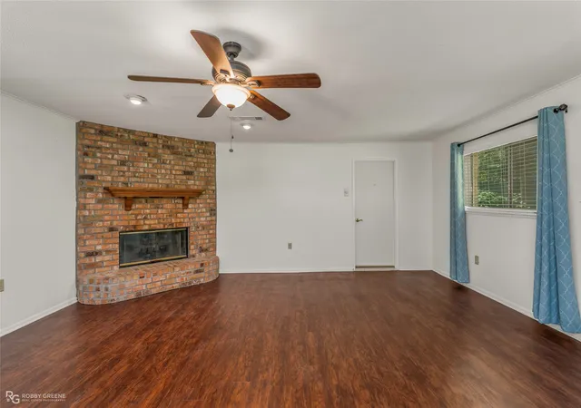 Photo 3 of Single family home for sale at 807 Francais Dr, Shreveport, LA 71118 | MLS# 21330104 | Listing updated on 2026-08-30
