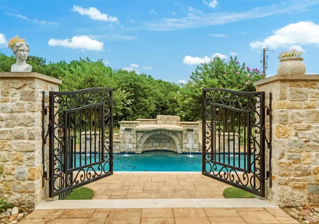 Photo 2 of Single family home for sale at 4101 Howard Rd, Waxahachie, TX 75165 | MLS# 21320679 | Listing updated on 2026-08-22