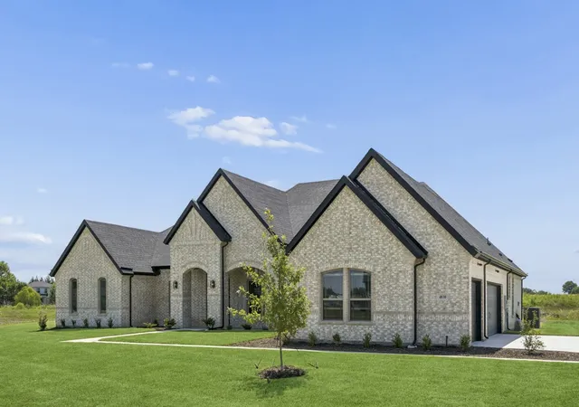 Photo 2 of Sale Pending at 4830 Matador Ranch Rd, Waxahachie, TX 75165 | MLS# 21330018 | Listing updated on 2026-08-05