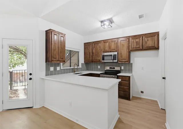 Photo 4 of Condo for sale at 107 Summer Pl Cir, Pottsboro, TX 75076 | MLS# 21329768 | Listing updated on 2026-09-16