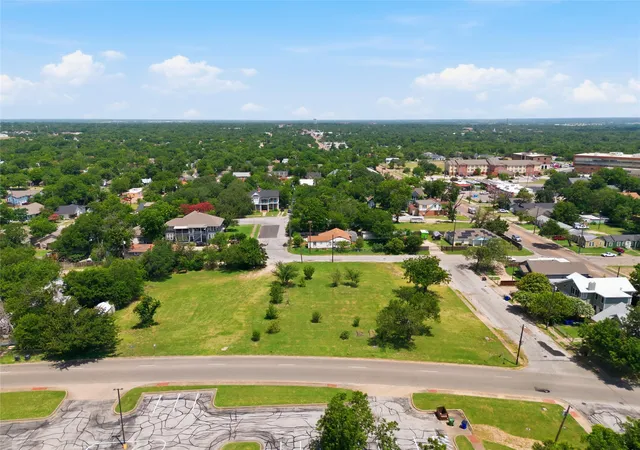 Land for sale at 1104 N 18A St, Waco, TX 76707 | MLS# 21330133