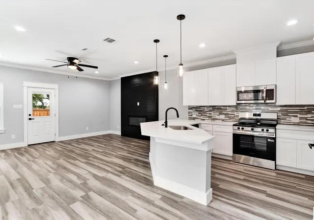 Photo 3 of Single family home for sale at 6221 Post Oak Ter, Fort Worth, TX 76112 | MLS# 21314485 | Listing updated on 2026-08-22