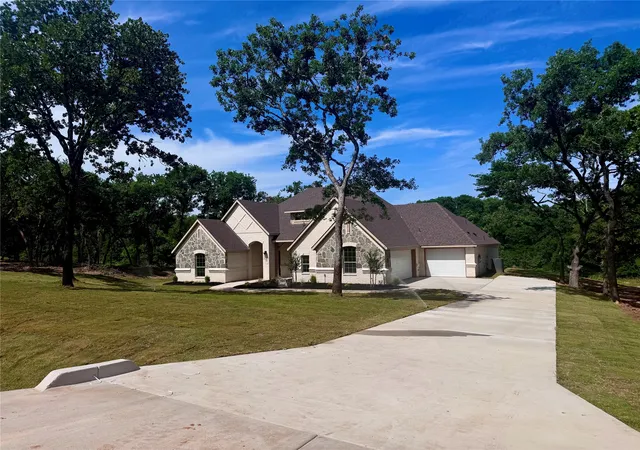 Photo 2 of Single family home for sale at 5025 Glenoaks Ct, Weatherford, TX 76088 | MLS# 21324159 | Listing updated on 2026-07-14
