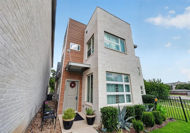 Photo 3 of Townhouse for sale at 340 Oakbend Dr, Lewisville, TX 75067 | MLS# 21327072 | Listing updated on 2026-07-14