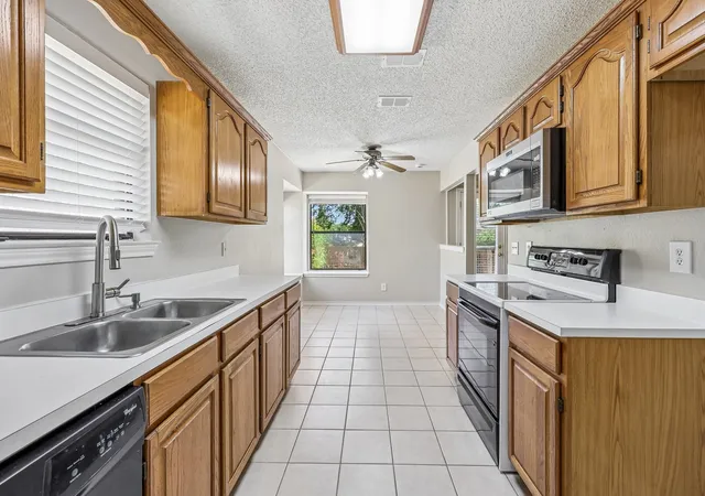 Photo 3 of Single family home for sale at 3211 Brookview Dr, Corinth, TX 76210 | MLS# 21324521 | Listing updated on 2026-07-18