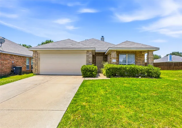 Photo 2 of Single family home for sale at 2612 Spencer Cir, Royse City, TX 75189 | MLS# 21324470 | Listing updated on 2026-08-26