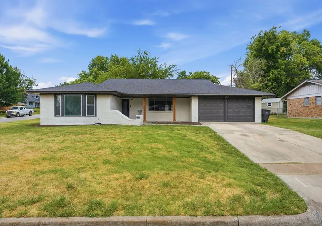 Photo 1 of Single family home for sale at 5512 Westcreek Dr, Fort Worth, TX 76133 | MLS# 21330014 | Listing updated on 2026-08-27