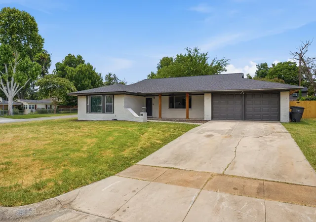 Photo 2 of Single family home for sale at 5512 Westcreek Dr, Fort Worth, TX 76133 | MLS# 21330014 | Listing updated on 2026-08-27