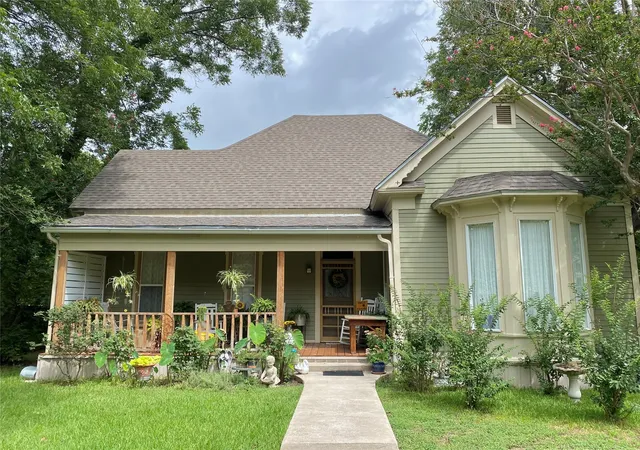 Single family home for sale at 300 3Rd St, Hubbard, TX 76648 | MLS# 21330275
