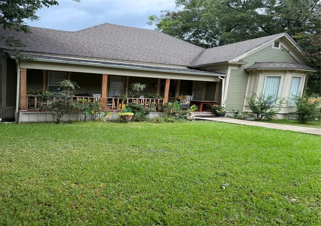 Photo 2 of Single family home for sale at 300 3rd St, Hubbard, TX 76648 | MLS# 21330275 | Listing updated on 2026-08-22