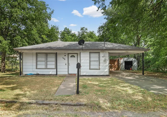 Photo 1 of Single family home for sale at 508 Batterson St, Cleburne, TX 76031 | MLS# 21330301 | Listing updated on 2026-08-22