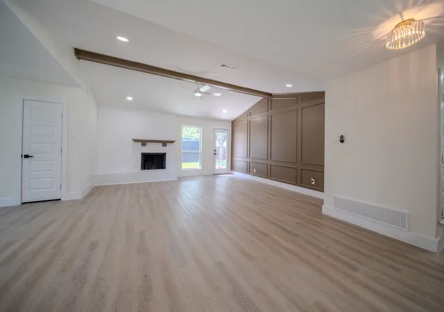 Photo 4 of Single family home for sale at 142 Ridgegate Dr, Garland, TX 75040 | MLS# 21330318 | Listing updated on 2026-08-28