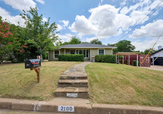 Photo 2 of Single family home for sale at 2100 Nw 4th Ave, Mineral Wells, TX 76067 | MLS# 21329235 | Listing updated on 2026-08-03