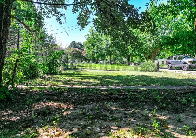 Photo 3 of Land for sale at Tbd W Taylor St, Clarksville, TX 75426 | MLS# 21330306 | Listing updated on 2026-08-21