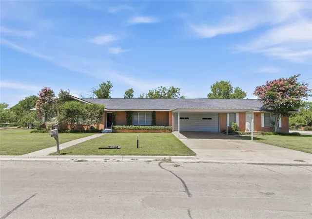 Photo 1 of Sale Pending at 1301 15th St, Brownwood, TX 76801 | MLS# 21330342 | Listing updated on 2026-08-26