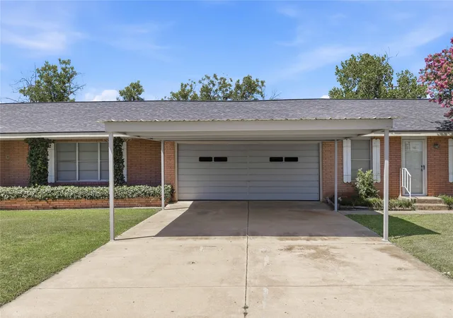 Photo 2 of Sale Pending at 1301 15th St, Brownwood, TX 76801 | MLS# 21330342 | Listing updated on 2026-08-26