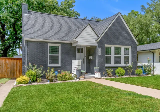 Photo 2 of Sale Pending at 1211 Cascade Ave, Dallas, TX 75224 | MLS# 21329597 | Listing updated on 2026-07-24