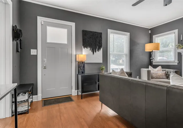 Photo 3 of Sale Pending at 1211 Cascade Ave, Dallas, TX 75224 | MLS# 21329597 | Listing updated on 2026-07-24