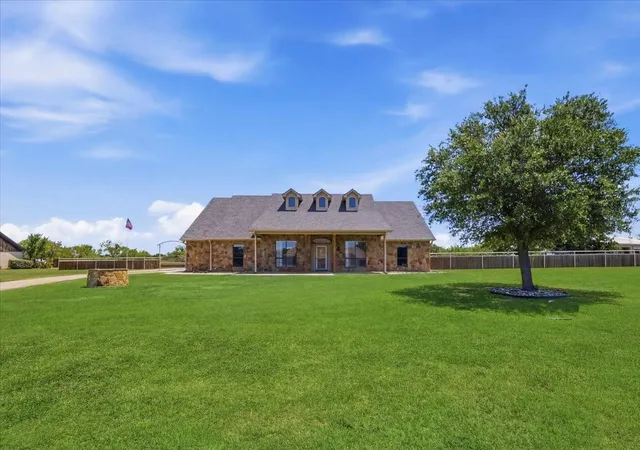 Photo 1 of Single family home for sale at 122 Eagle Pass Ln, Weatherford, TX 76087 | MLS# 21330349 | Listing updated on 2026-08-31