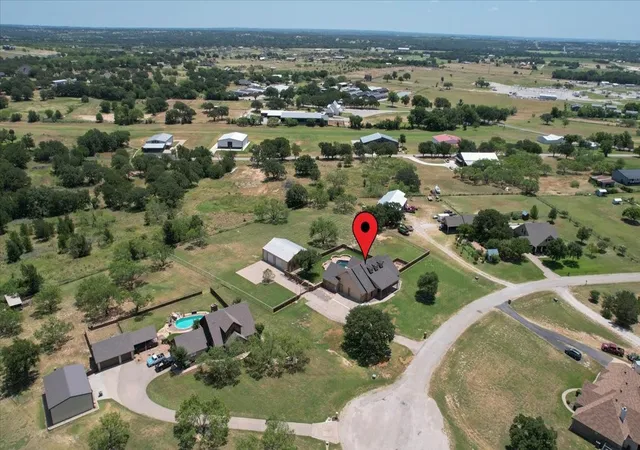 Photo 2 of Single family home for sale at 122 Eagle Pass Ln, Weatherford, TX 76087 | MLS# 21330349 | Listing updated on 2026-08-31