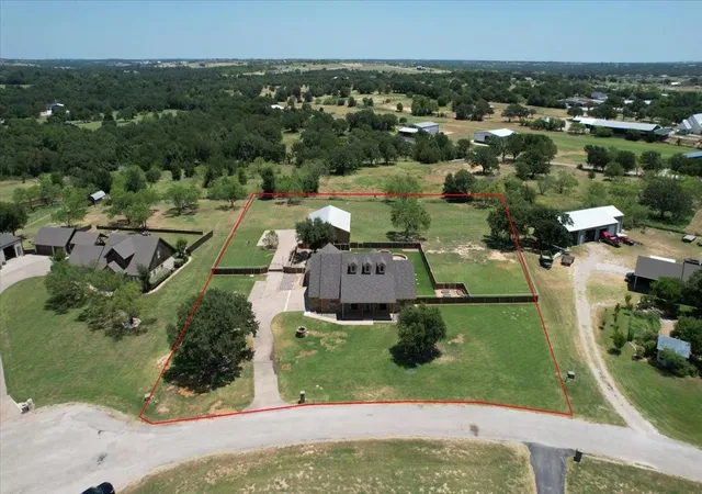 Photo 3 of Single family home for sale at 122 Eagle Pass Ln, Weatherford, TX 76087 | MLS# 21330349 | Listing updated on 2026-08-31