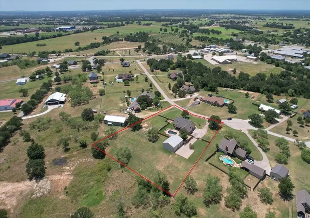 Photo 3 of Single family home for sale at 122 Eagle Pass Ln, Weatherford, TX 76087 | MLS# 21330349 | Listing updated on 2026-08-31