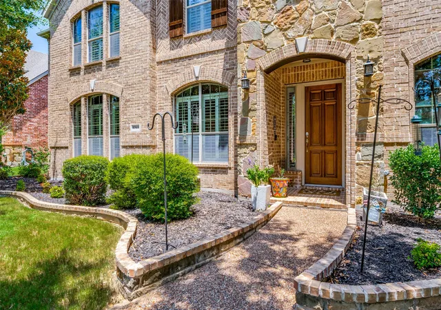 Photo 3 of Single family home for sale at 5748 Wellington Ln, Frisco, TX 75033 | MLS# 21329640 | Listing updated on 2026-08-16