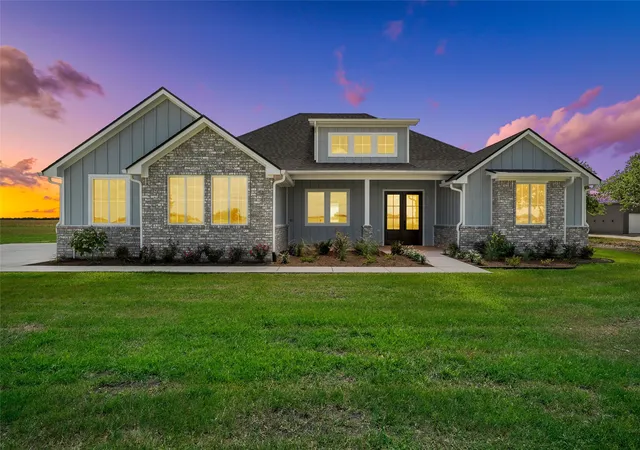 Photo 1 of Single family home for sale at 1025 Galaxy, Woodway, TX 76712 | MLS# 21329038 | Listing updated on 2026-08-26