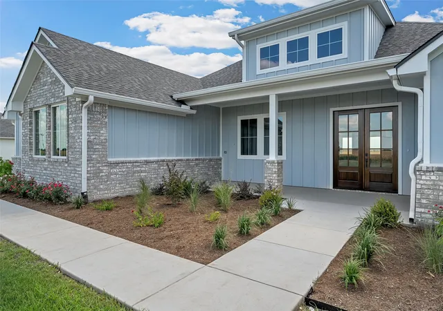 Photo 2 of Single family home for sale at 1025 Galaxy, Woodway, TX 76712 | MLS# 21329038 | Listing updated on 2026-08-26