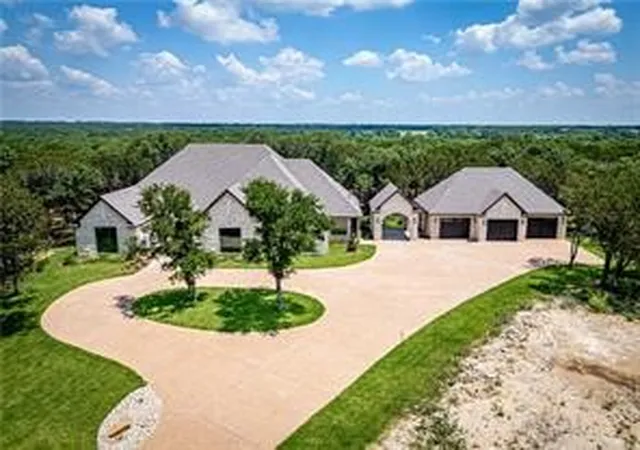 Photo 1 of Single family home for sale at 1136 Queen Elizabeth Dr, Mc Gregor, TX 76657 | MLS# 21330487 | Listing updated on 2026-07-16