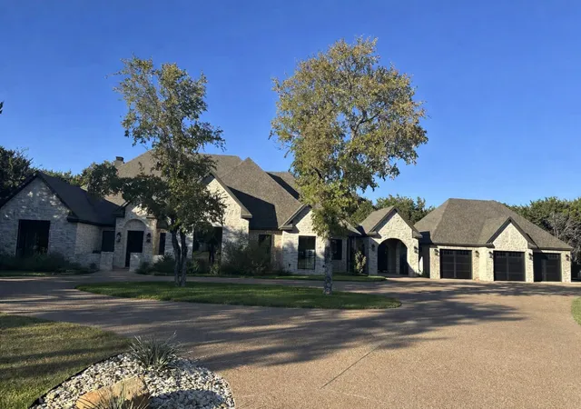 Photo 2 of Single family home for sale at 1136 Queen Elizabeth Dr, Mc Gregor, TX 76657 | MLS# 21330487 | Listing updated on 2026-07-16