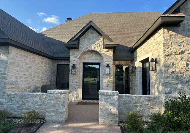 Photo 2 of Single family home for sale at 1136 Queen Elizabeth Dr, Mc Gregor, TX 76657 | MLS# 21330487 | Listing updated on 2026-07-16