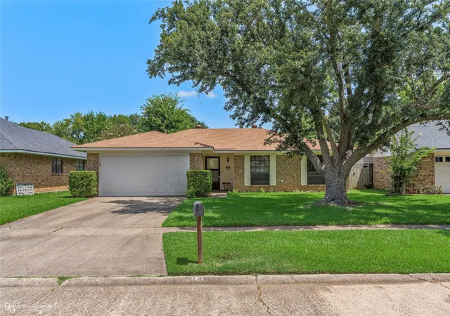 Photo 2 of Sale Pending at 118 Marrero Dr, Shreveport, LA 71115 | MLS# 21330500 | Listing updated on 2026-07-23