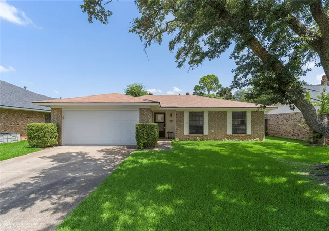Photo 3 of Sale Pending at 118 Marrero Dr, Shreveport, LA 71115 | MLS# 21330500 | Listing updated on 2026-07-23
