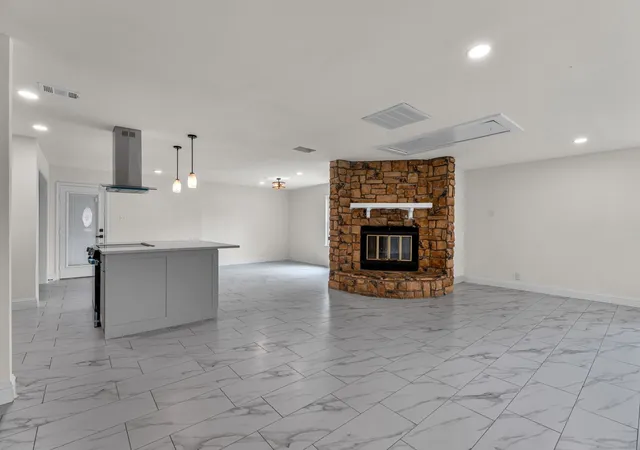 Photo 3 of Single family home for sale at 1004 E Georgian Rd, Fort Worth, TX 76179 | MLS# 21309165 | Listing updated on 2026-08-31